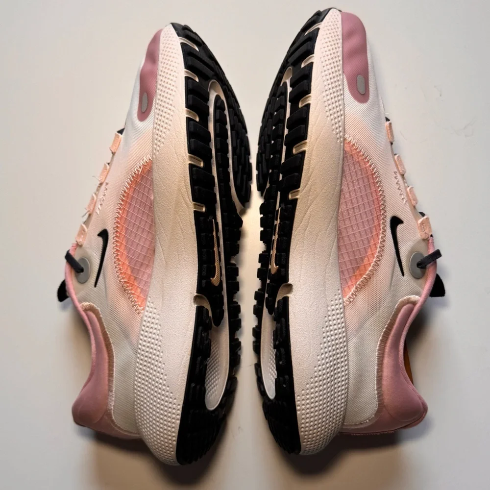 NIKE RUNNING SHOE REACT ESCAPE RUN - SAIL/DARK SMOKE GREY/PINK WOMEN